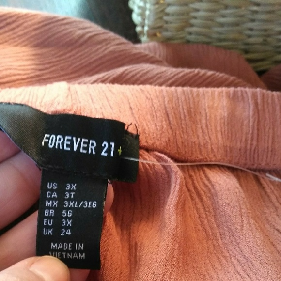 F21 rayon skirt with front slits - Picture 2 of 6